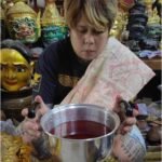 Nam Man Saneh Wan Gai Daeng Ajarn Nut