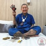 Phu Lersi Pong holding the Asoon Mai Kru