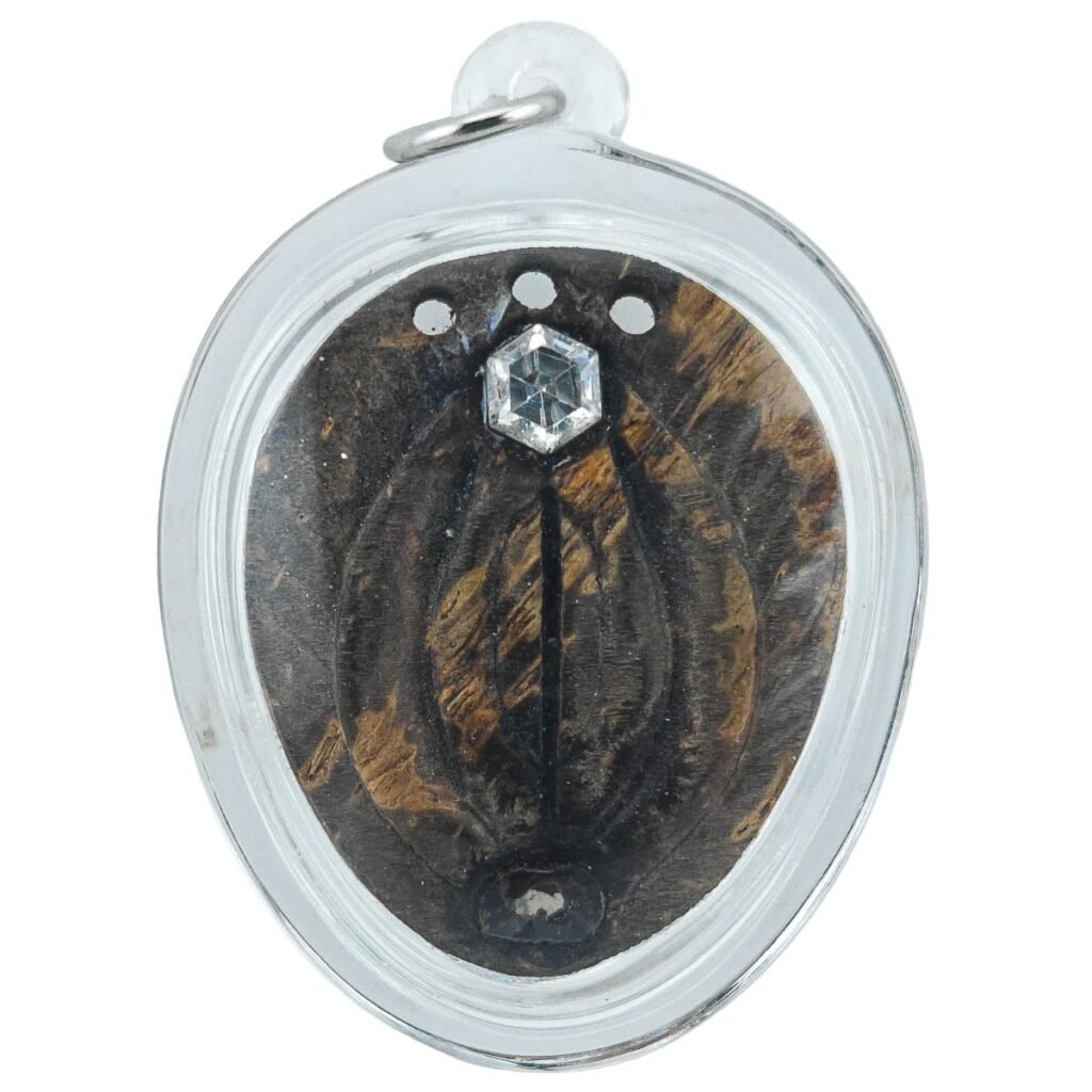 Mae Yoni Phu Lersi Pong - front view