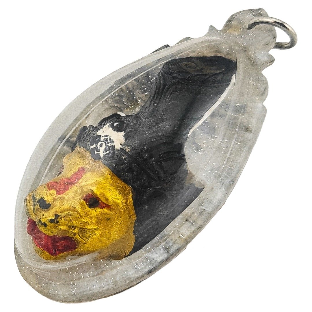 Side view of Lersi Sermingpai Sian by Ajarn Wanchai showing the hand-painted tiger face, black Lersi body and clear casing.