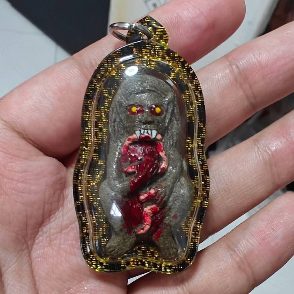 Phaya Ghob Hakom amulet showing the ghoul form inside a protective casing