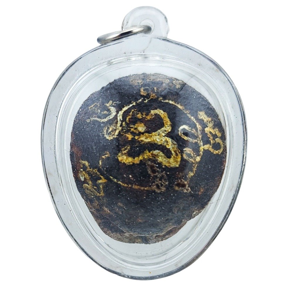 Prai Kasip Gradook Khaen Ghost Whisperer amulet by Phu Lersi Pong with yant detail