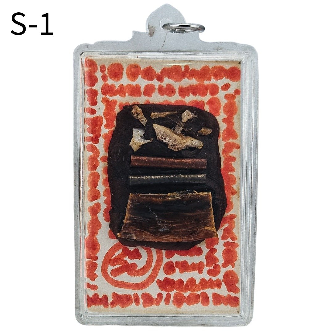 Rear of Mae Prai SaengDao S-1 showing embedded prai relic materials, two takruts and red handwritten yants.