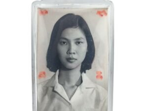 Front of Mae Prai SaengDao S-2 with a black-and-white portrait in a clear rectangular casing.