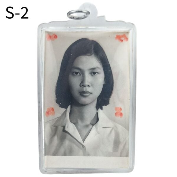 Front of Mae Prai SaengDao S-2 with a black-and-white portrait in a clear rectangular casing.
