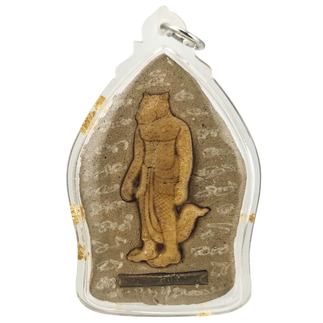 Full back view of the clear-cased Phra Lersi Kobut special pim with a buffalo-bone Lersi Sermingpai carving, takrut and hand-engraved yants.