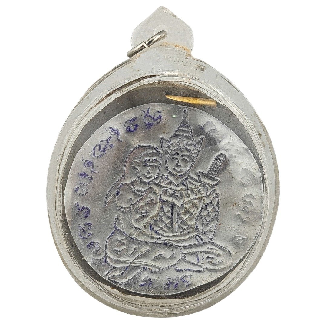 Back of the Five Mae of Por Sala Tan Panneng fitted with a metal Khun Paen yant sheet and surrounding takruts.