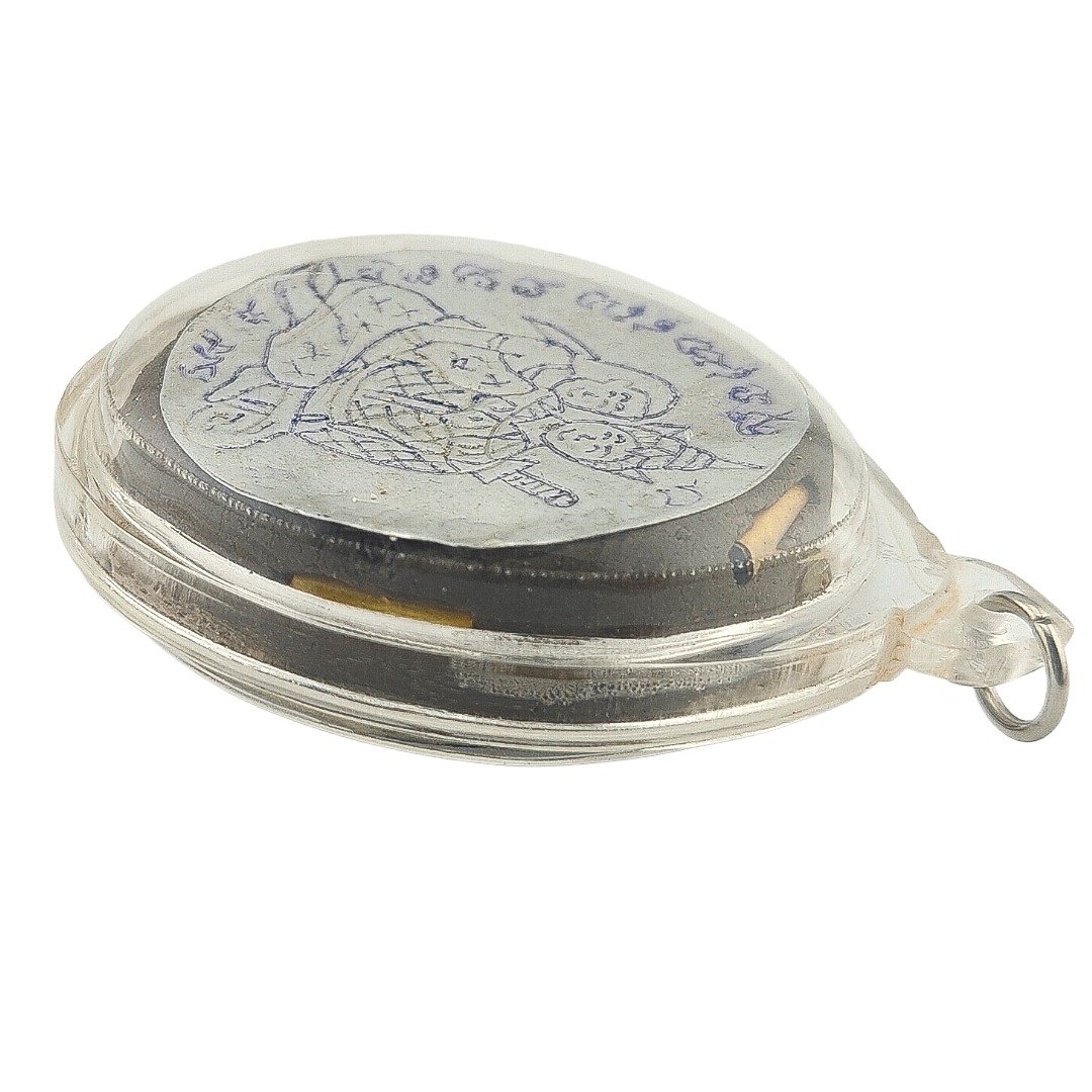 Side view of the Five Mae of Por Sala Tan Panneng showing an embedded takrut, thick murn sarn core and Khun Paen yant backing.