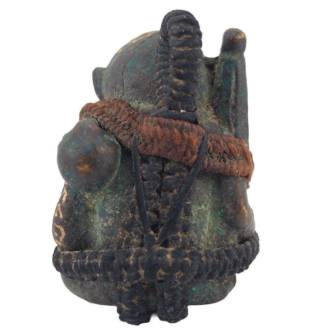 Back of old Phra Upakut showing original braided cord casing and suspension loop