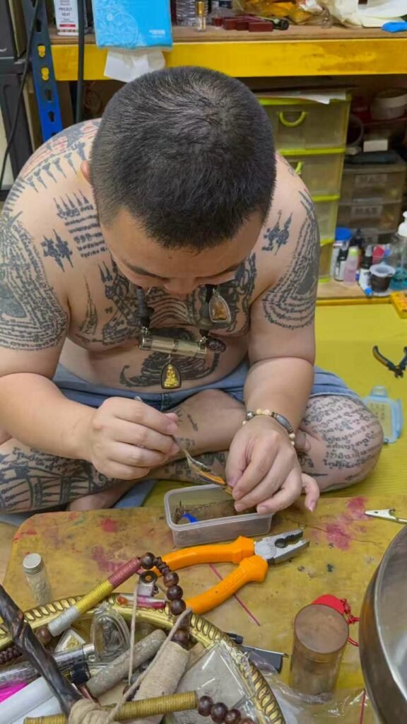 Phu Lersi Techo selecting and preparing materials according to the needs of a custom takrut