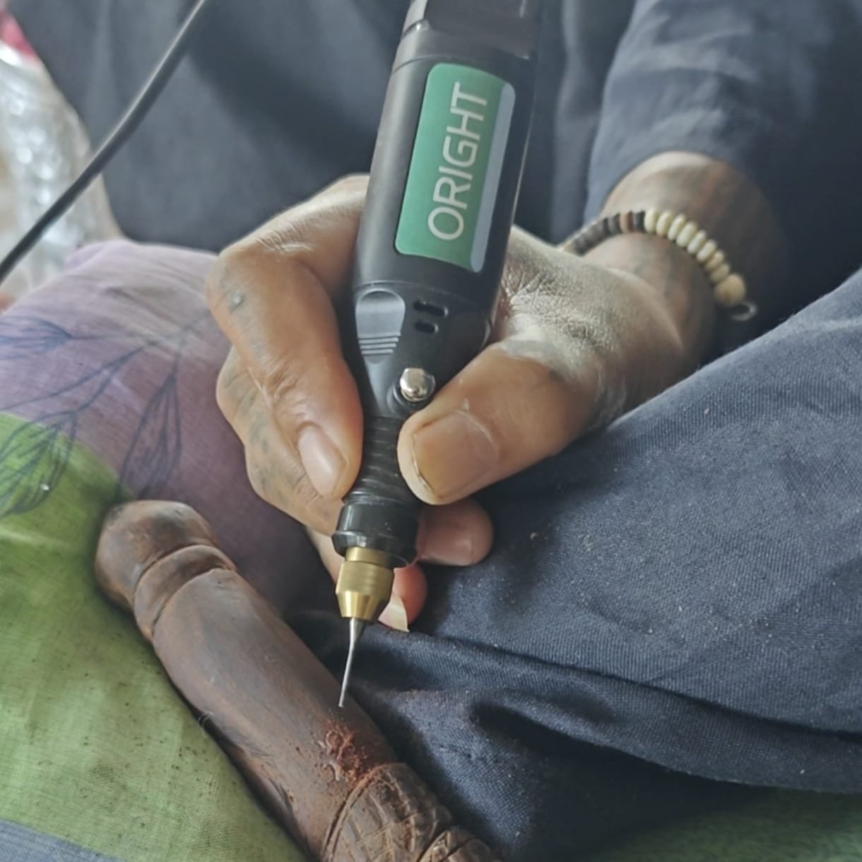 Phu Lersi Pong hand-engraving yants directly into the wooden Phaya Nak Mai Kru.