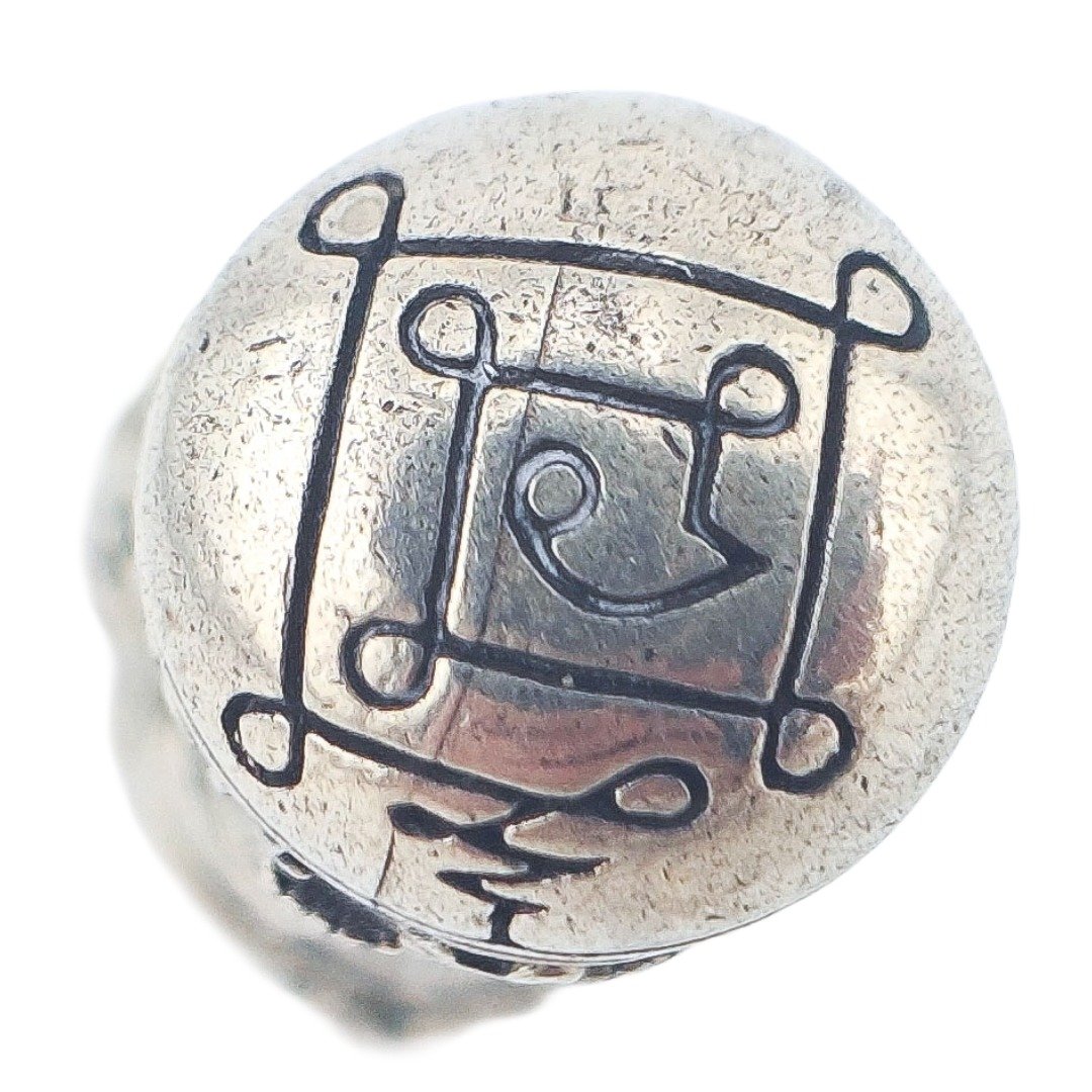 Engraved underside yant of Ajarn Subin's BE 2556 Takrut Kumantong Na Plod Nee.