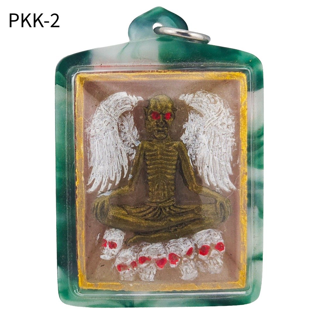 Front of Ajarn Wut's BE 2565 Lersi Pu Kai Kaew amulet showing a gold-coloured skeletal figure, red eyes, white wings and skulls in green casing.