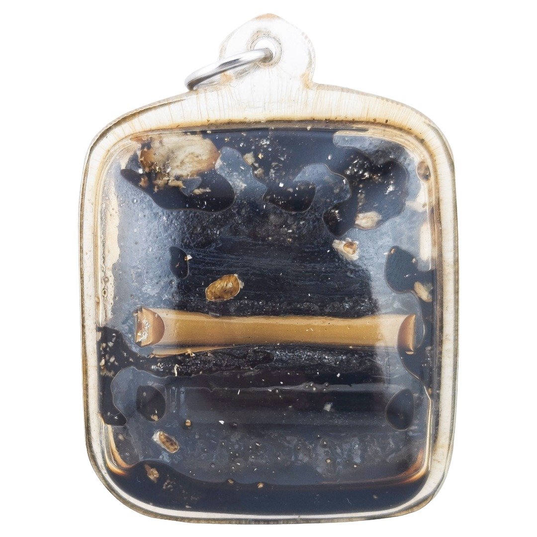 Full rear view of Ajarn Tay's Panneng Ngan with two takruts, pure Nam Man Prai bottle and dark prai materials.