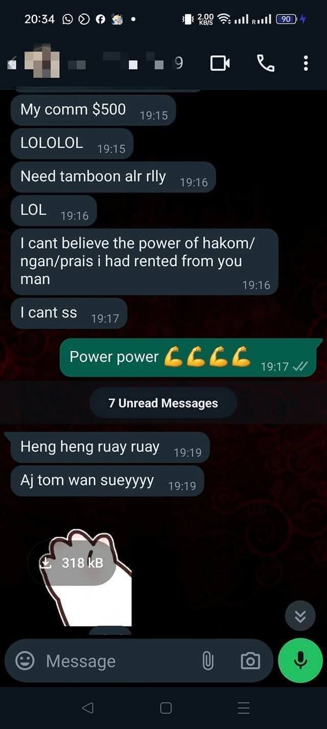 Customer expresses satisfaction with their experience of carrying Hakom and discusses obtaining another for personal daily use.