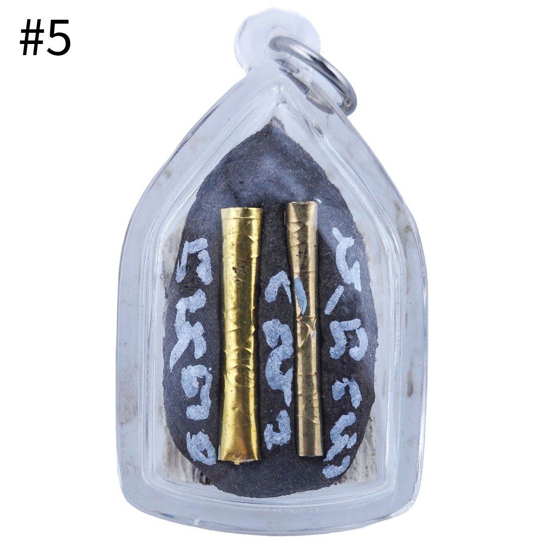 Back of Gradook Prai Khun Paen piece 5 showing two metal takrut and white yants on dark murn sarn inside a clear casing