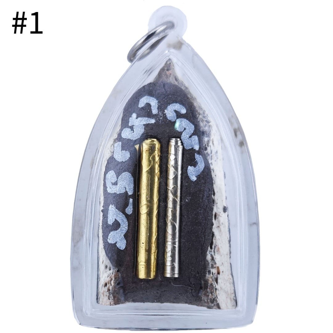 Back of Gradook Prai Khun Paen piece 1 featuring two metal takrut and white yants over dark murn sarn inside a clear casing